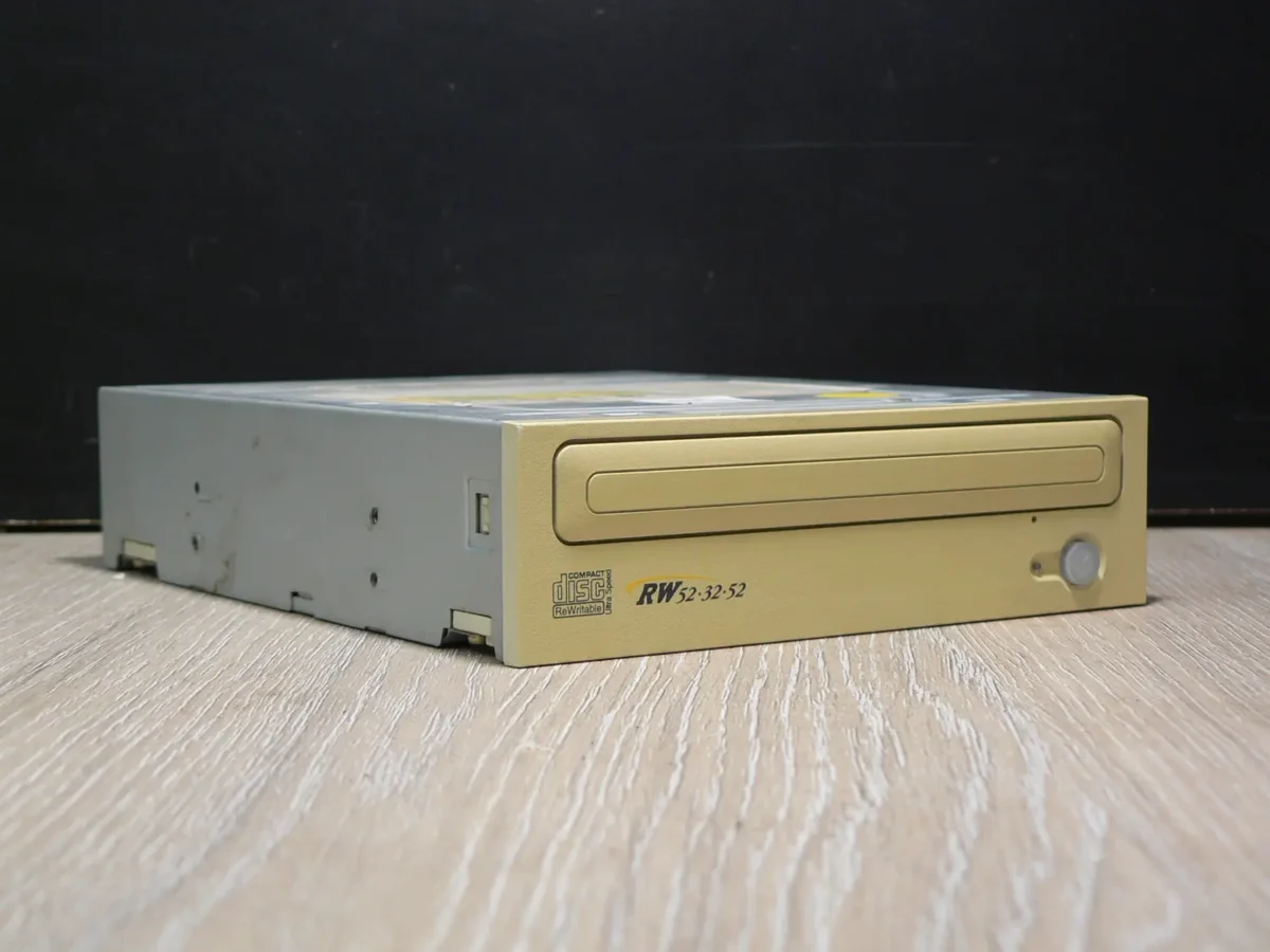 SAMSUNG SW-252 IDE CD-ROM (2004) - Image 1