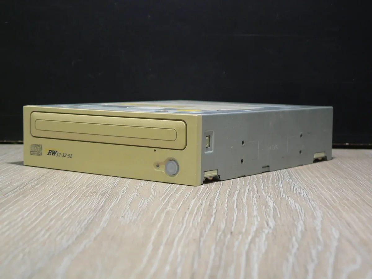 SAMSUNG SW-252 IDE CD-ROM (2004) - Image 3