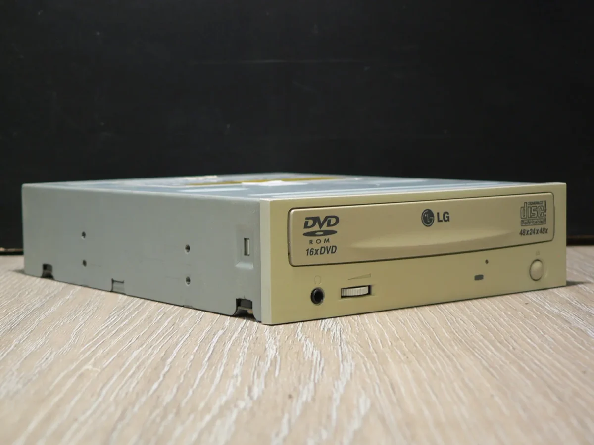 LG GCC-4480B IDE DVD-ROM (2003) - Image 1