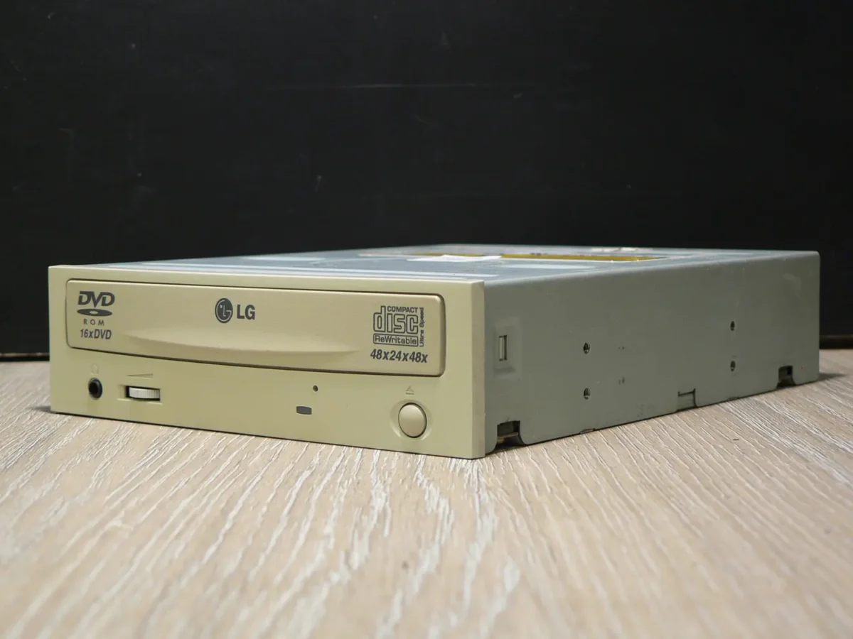 LG GCC-4480B IDE DVD-ROM (2003) - Image 3