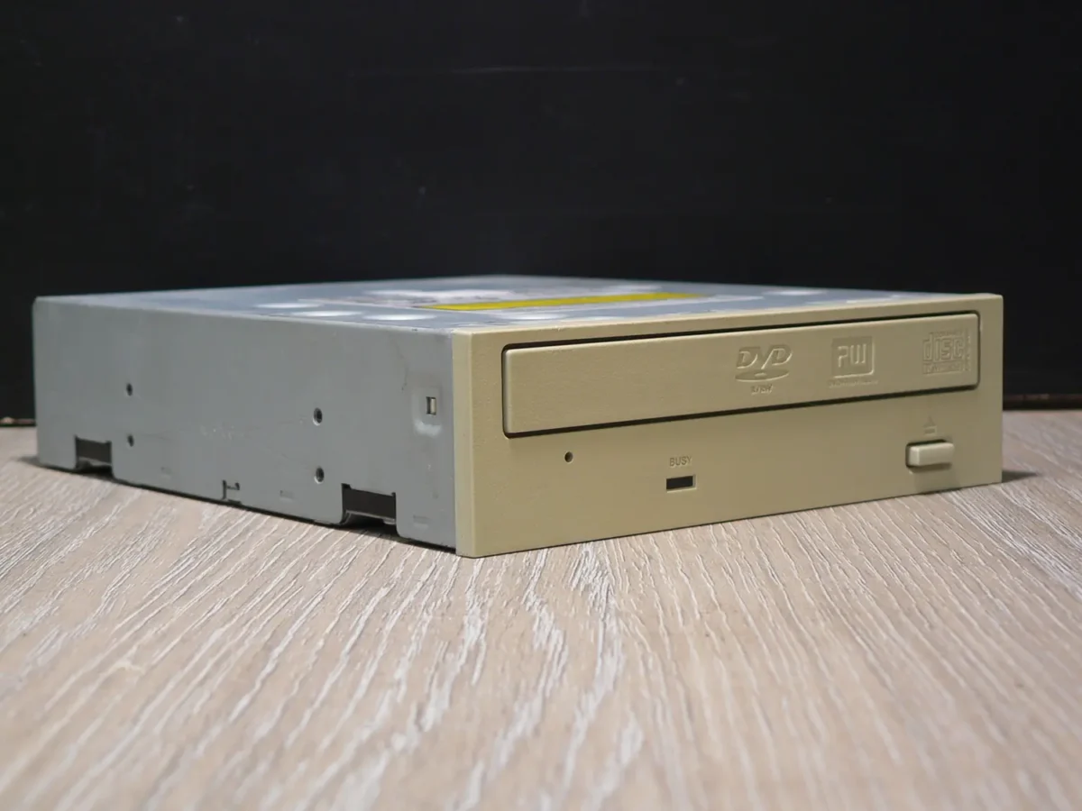 Pioneer DVR-111D IDE DVD-ROM (2006) - Image 1