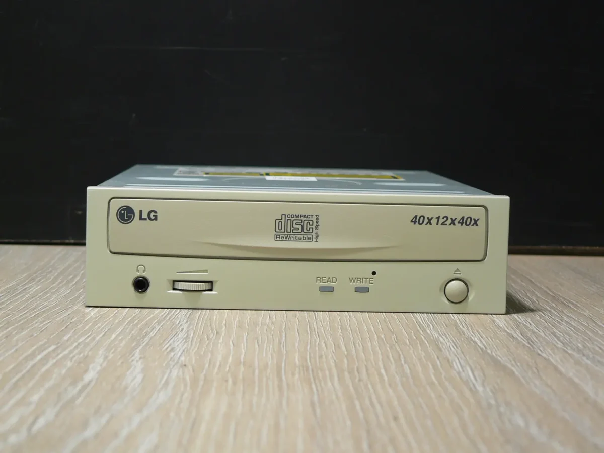 LG GCE-8400B IDE CD-ROM (2002) - Image 2