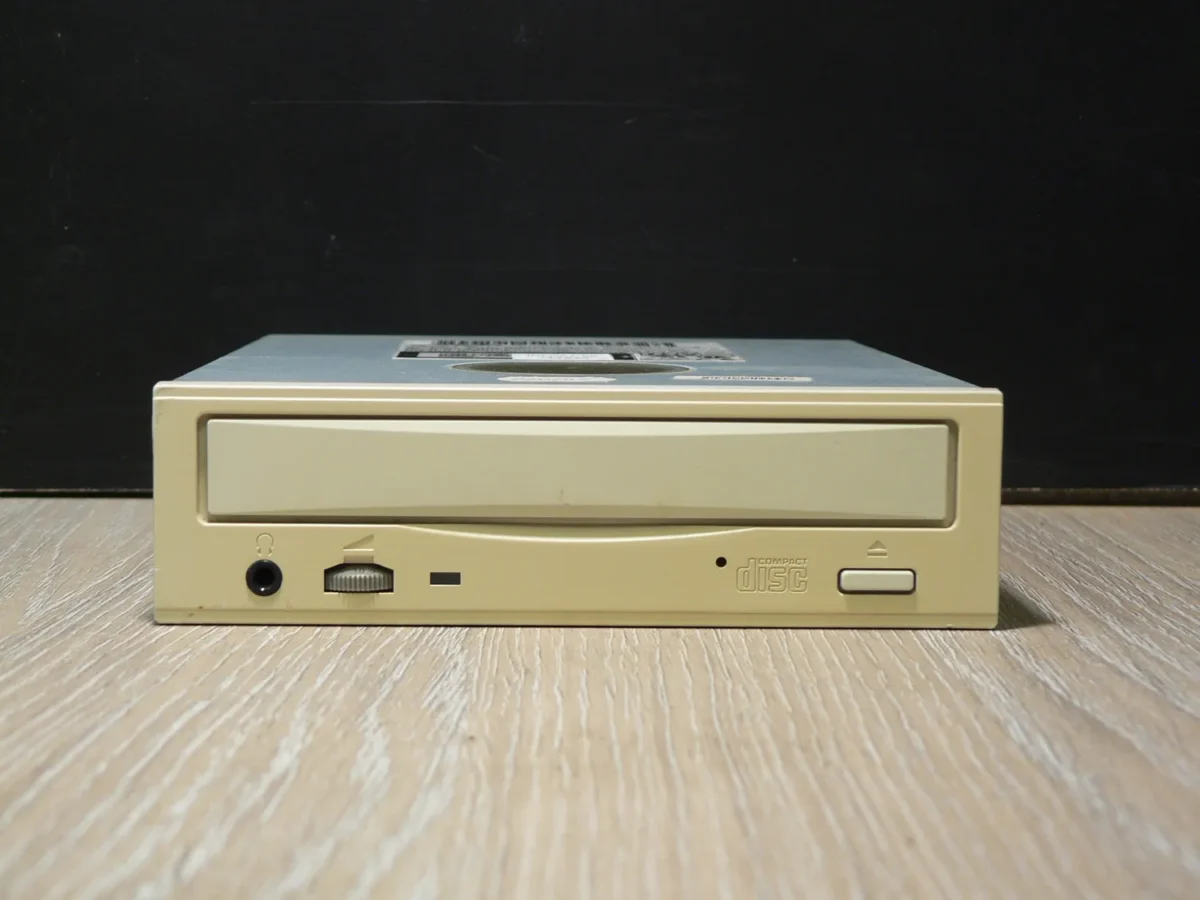 Panasonic CR-588-B IDE CD-ROM (1998) - Image 2