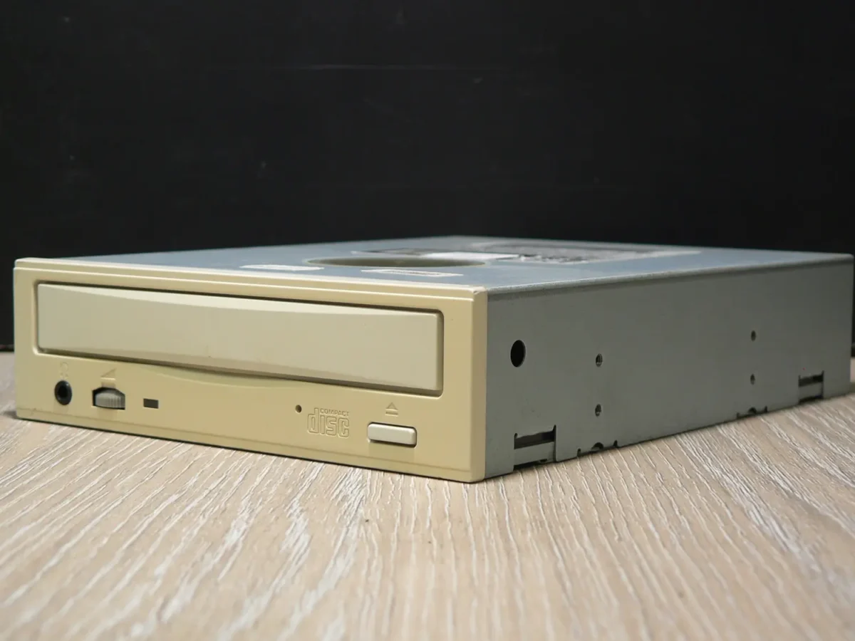 Panasonic CR-588-B IDE CD-ROM (1998) - Image 3