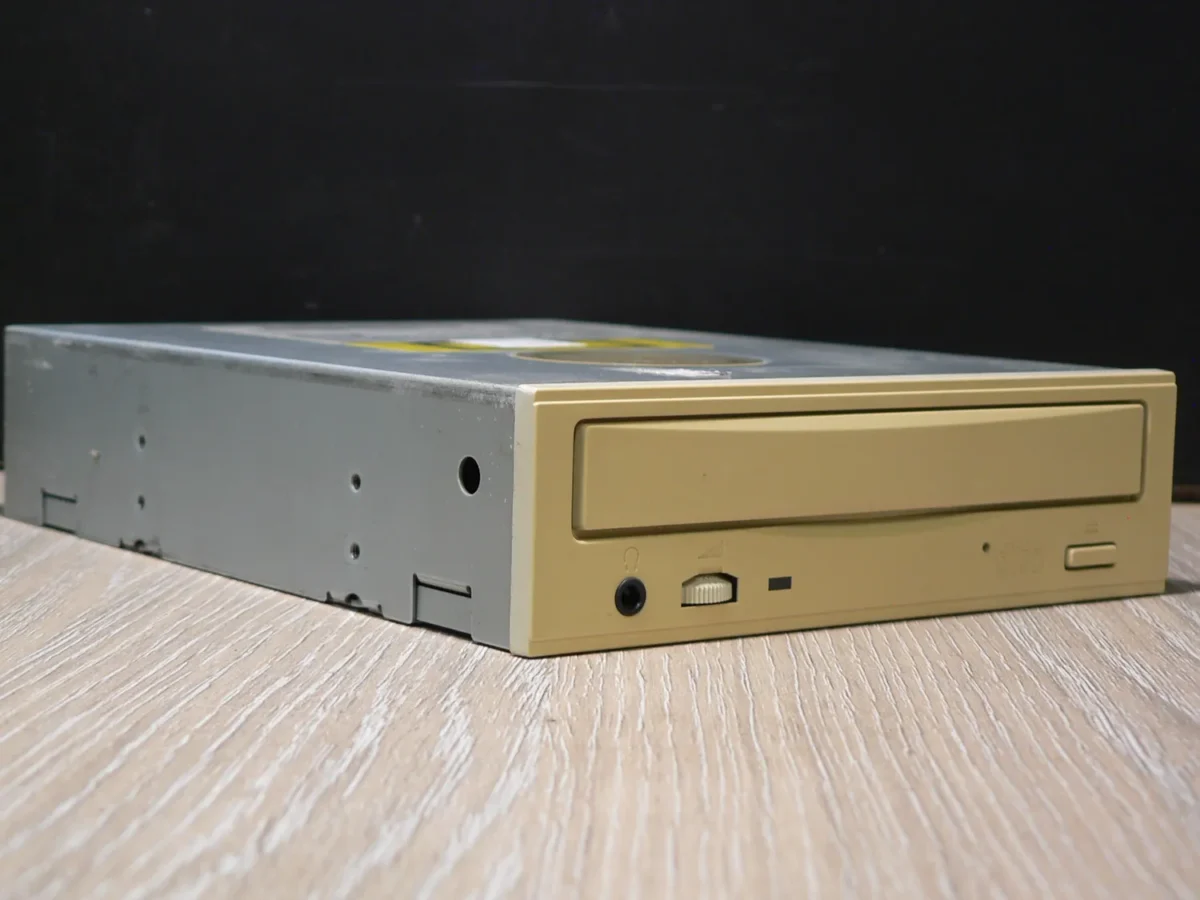 Panasonic CR-585-B IDE CD-ROM (1997) - Image 1