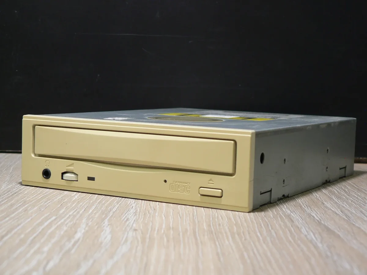 Panasonic CR-585-B IDE CD-ROM (1997) - Image 3