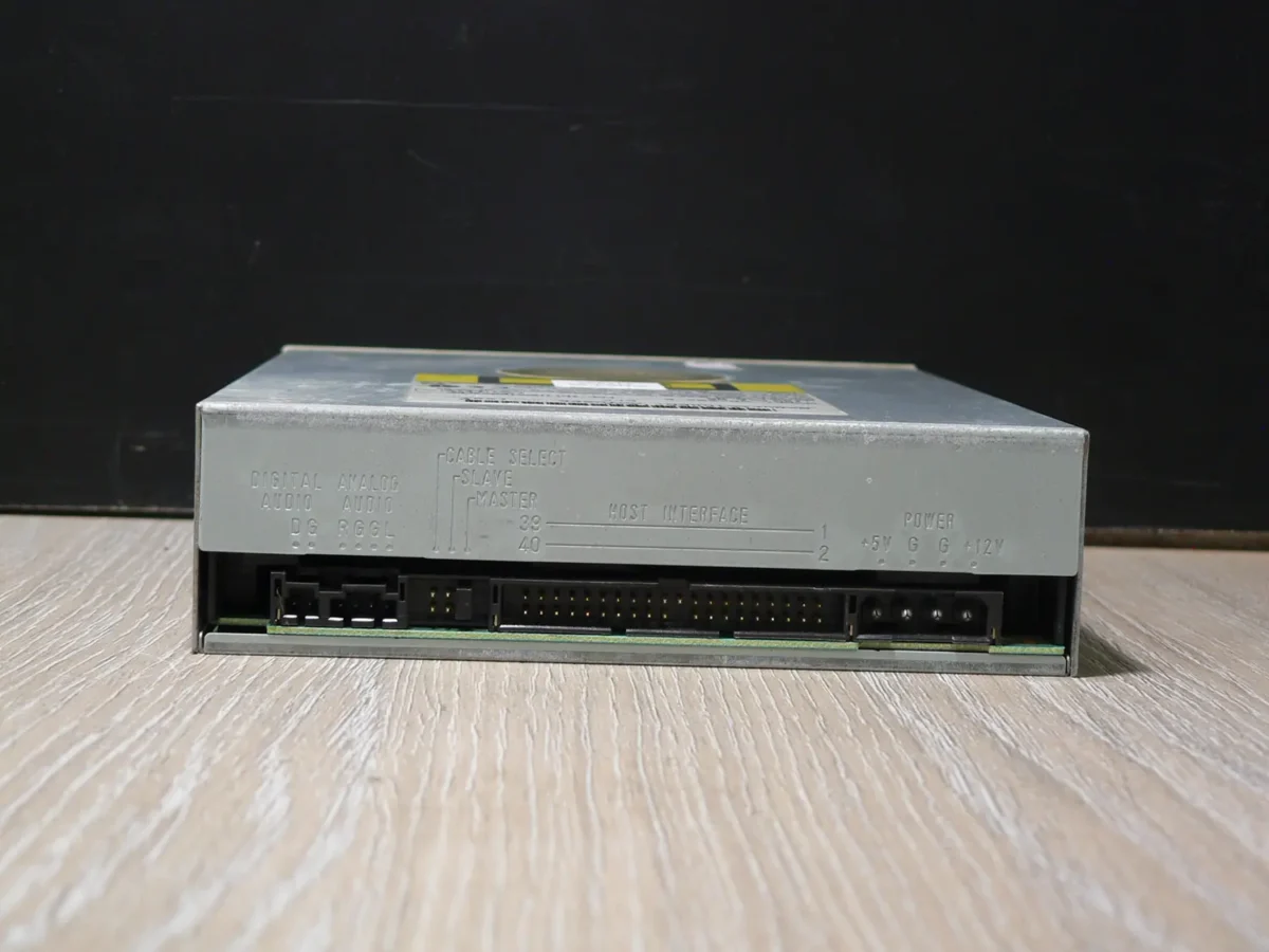 Panasonic CR-585-B IDE CD-ROM (1997) - Image 4