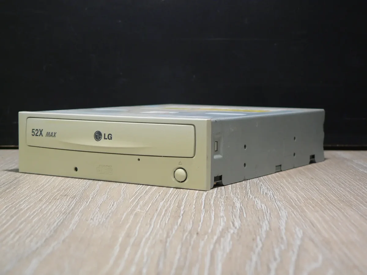 LG GCR-8523B IDE CD-ROM (2003) - Image 3