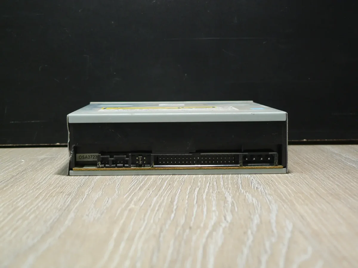 LG GCR-8523B IDE CD-ROM (2003) - Image 4
