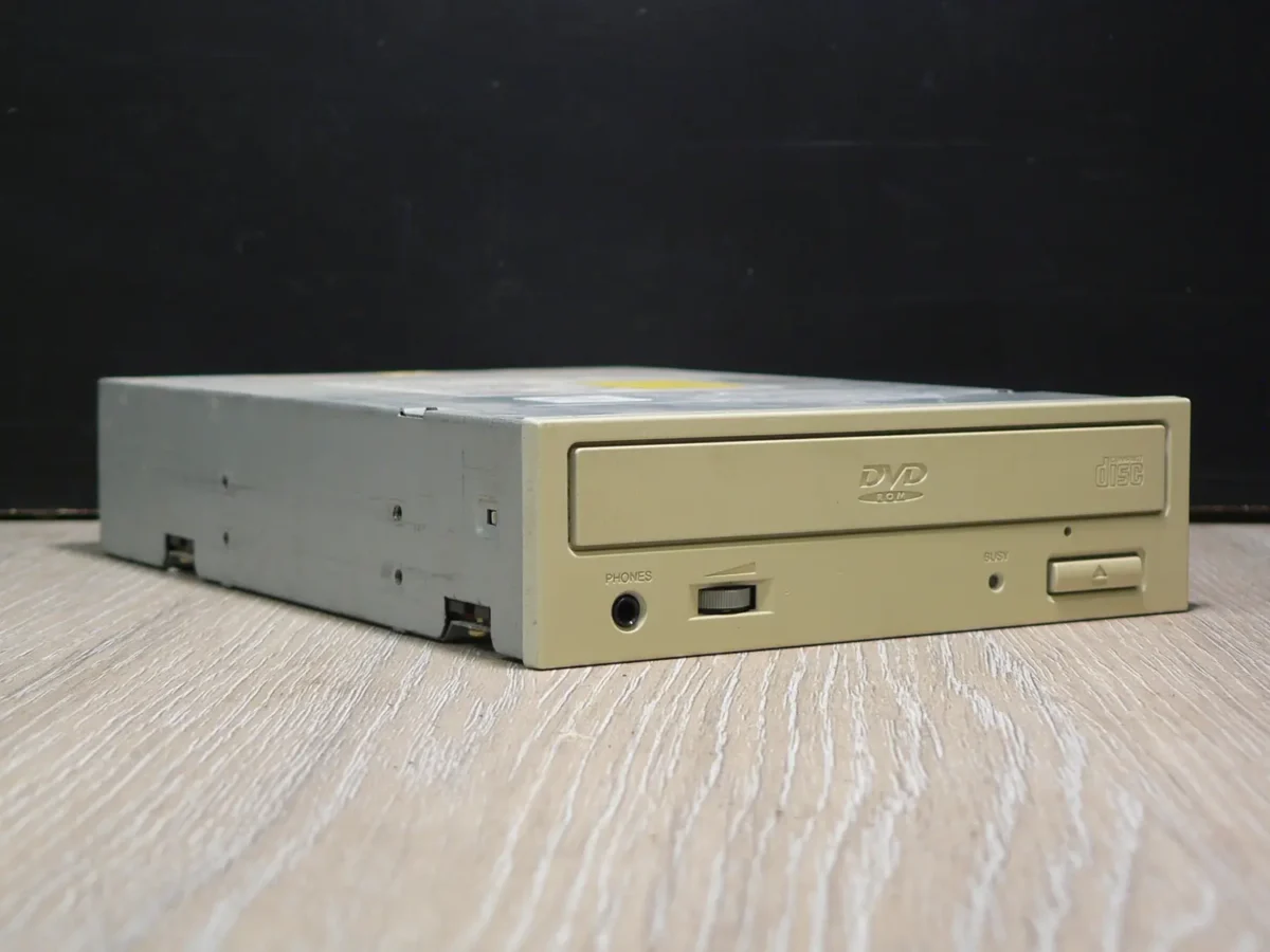 Pioneer DVD-116 IDE DVD-ROM (2001) (A- kategória, korrodált burkolat) - Image 1