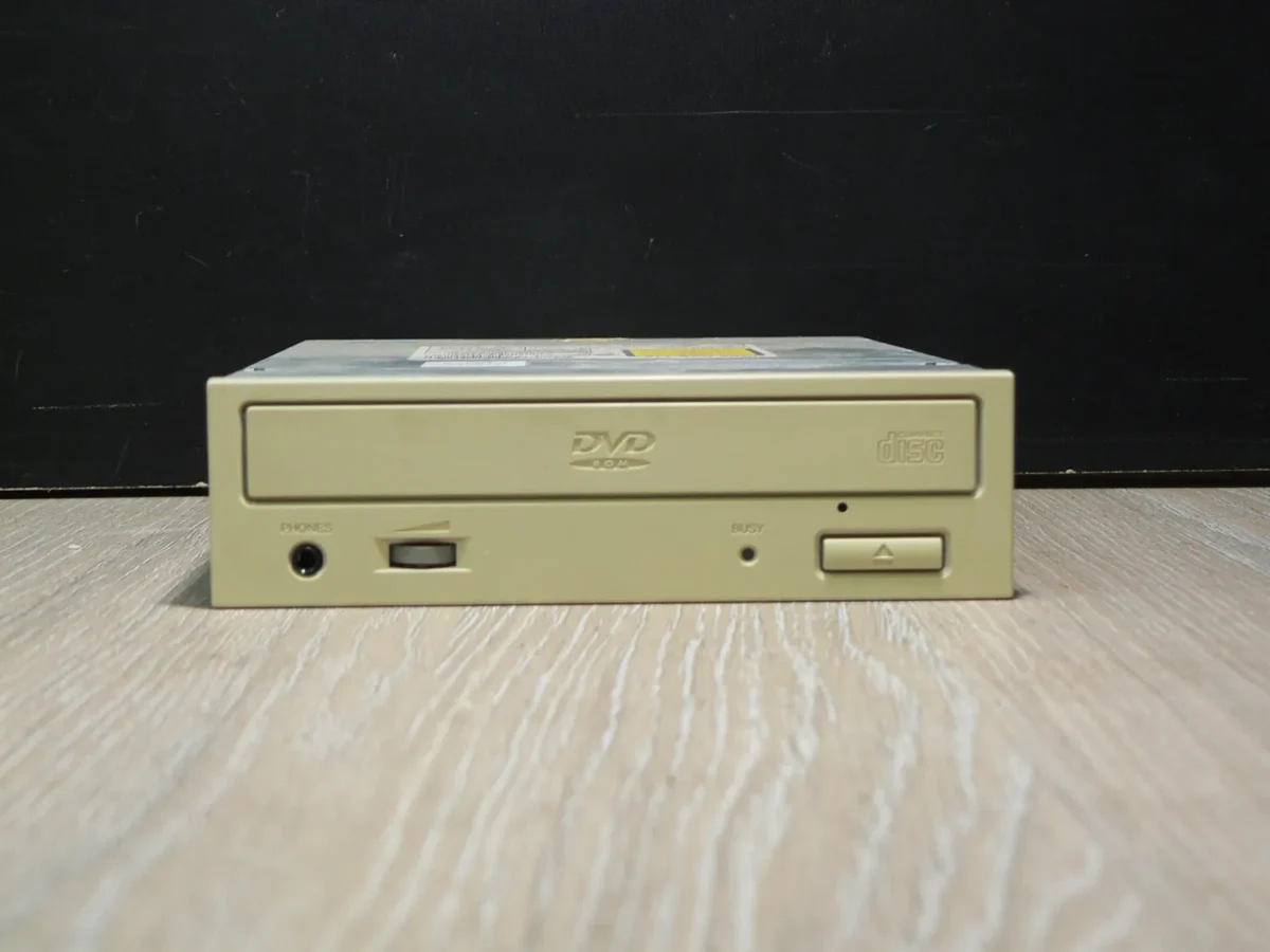 Pioneer DVD-116 IDE DVD-ROM (2001) (A- kategória, korrodált burkolat) - Image 2