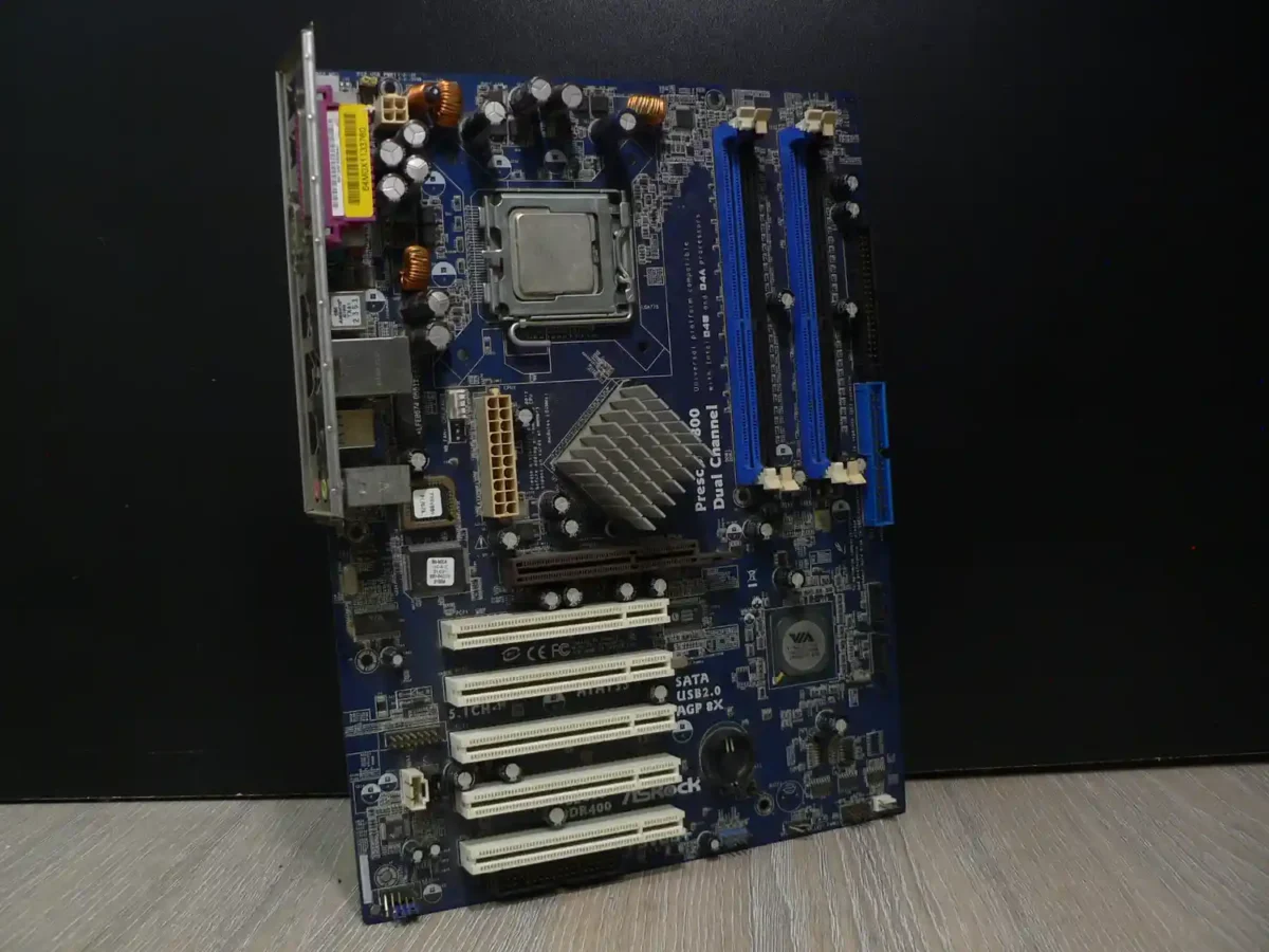 ASRock 775V88+ LGA775 Alaplap + Intel Celeron D 331 + Hátlap/IO-Shield - Image 1