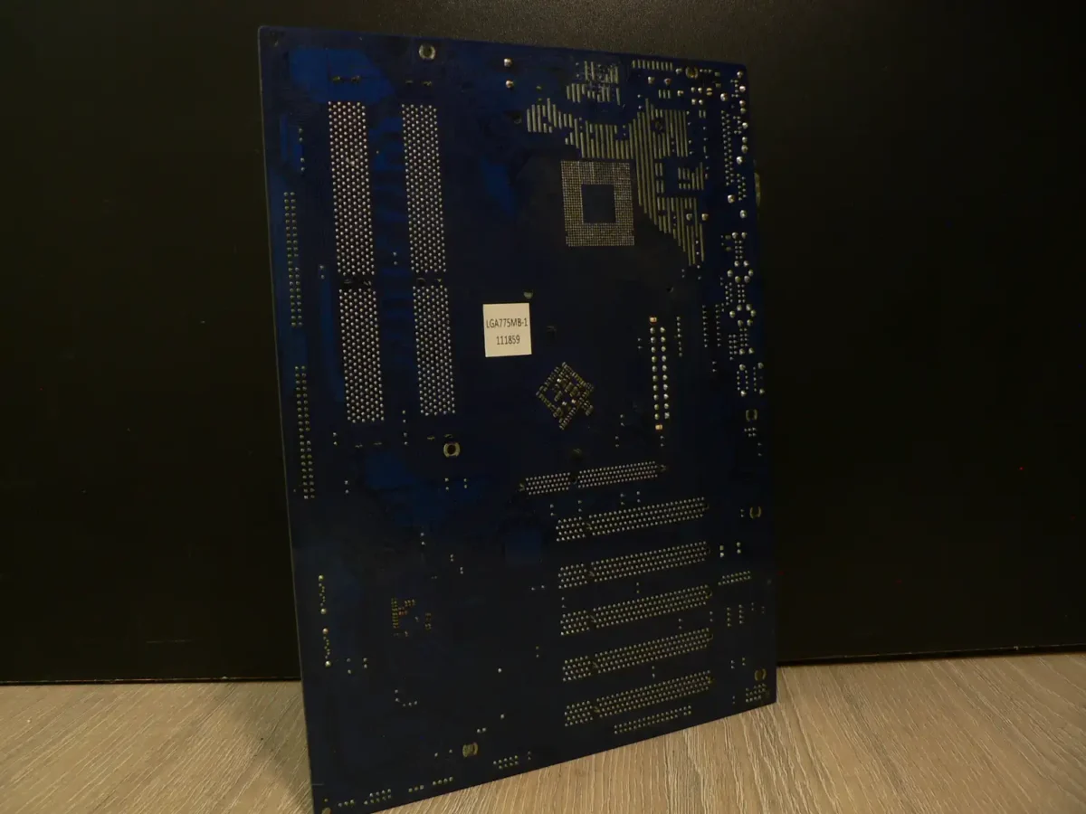 ASRock 775V88+ LGA775 Alaplap + Intel Celeron D 331 + Hátlap/IO-Shield - Image 2