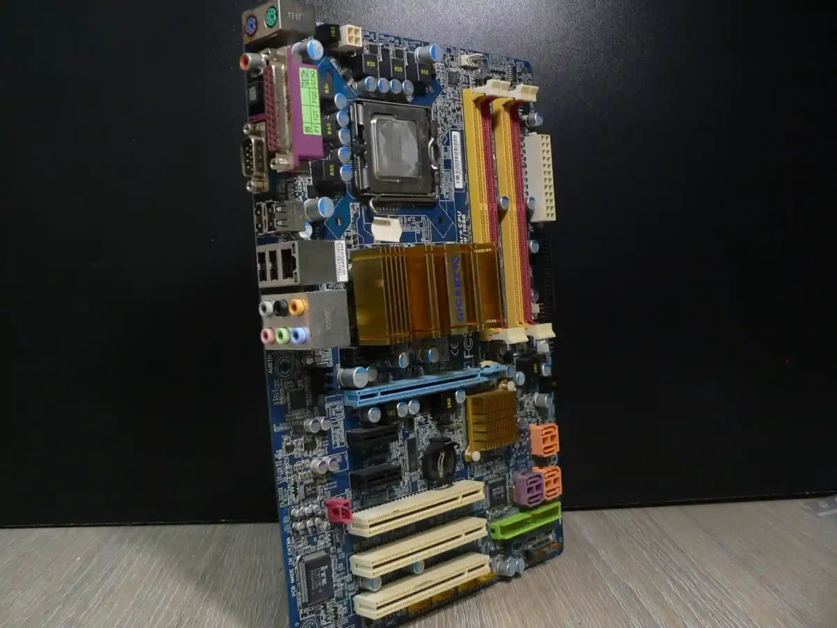 Gigabyte GA-P35-DS3 + Intel Pentium E2160 (B kategória, korrodált hátlapi kivezetések) - Image 1