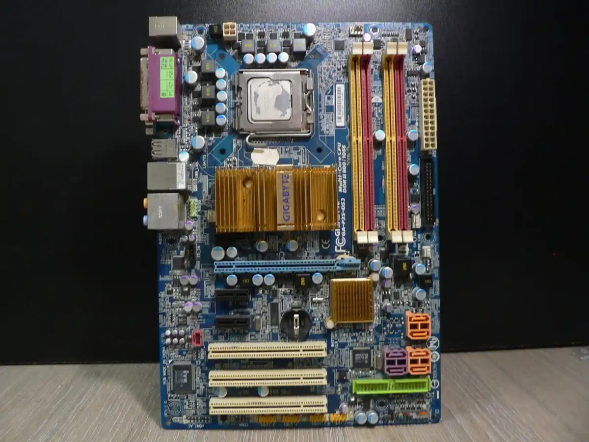 Gigabyte GA-P35-DS3 + Intel Pentium E2160 (B kategória, korrodált hátlapi kivezetések) - Image 3