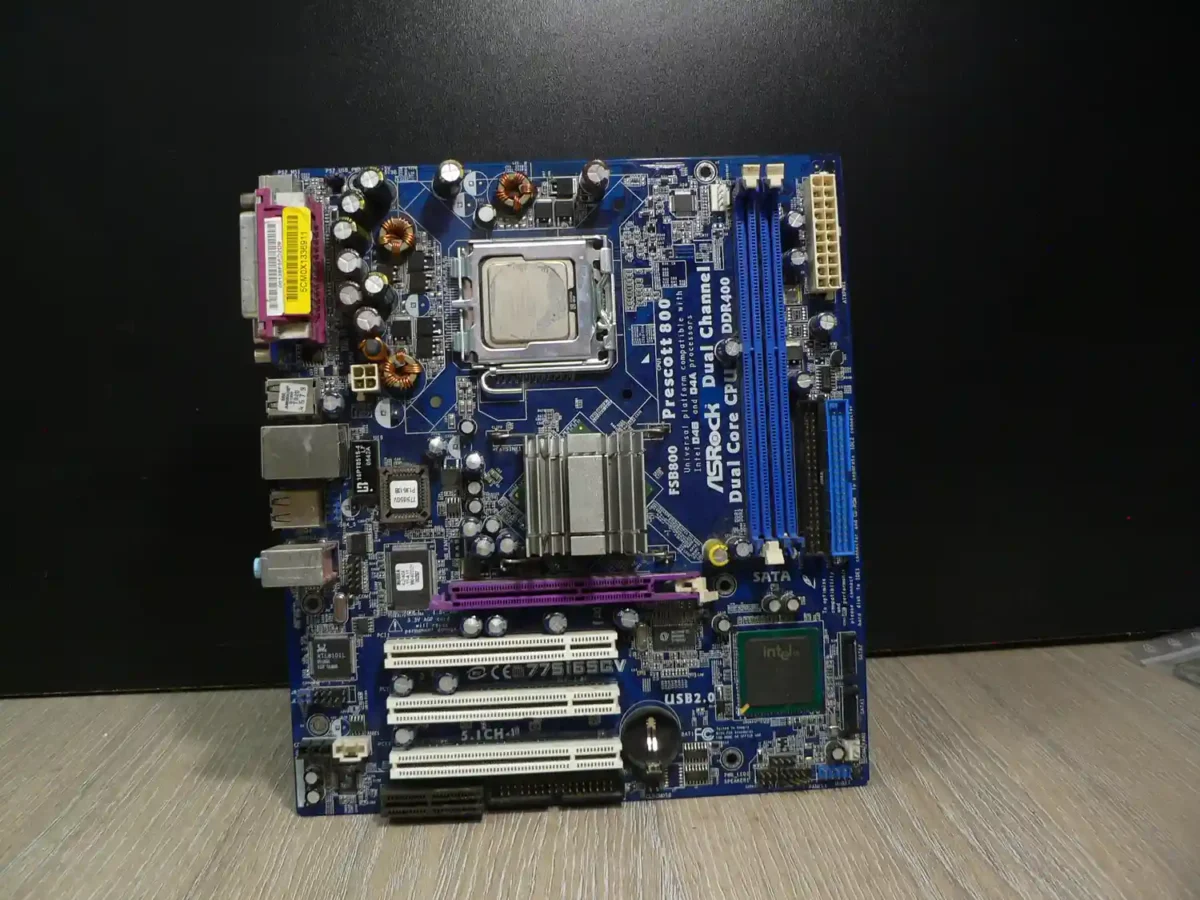 ASRock 775i65GV LGA775 Alaplap + Intel Celeron D 336 + Hátlap/IO-Shield (B kategória, DIMM2 RAM foglalat egyik lefogatója törött, korrodált hátlapi kivezetések) - Image 3