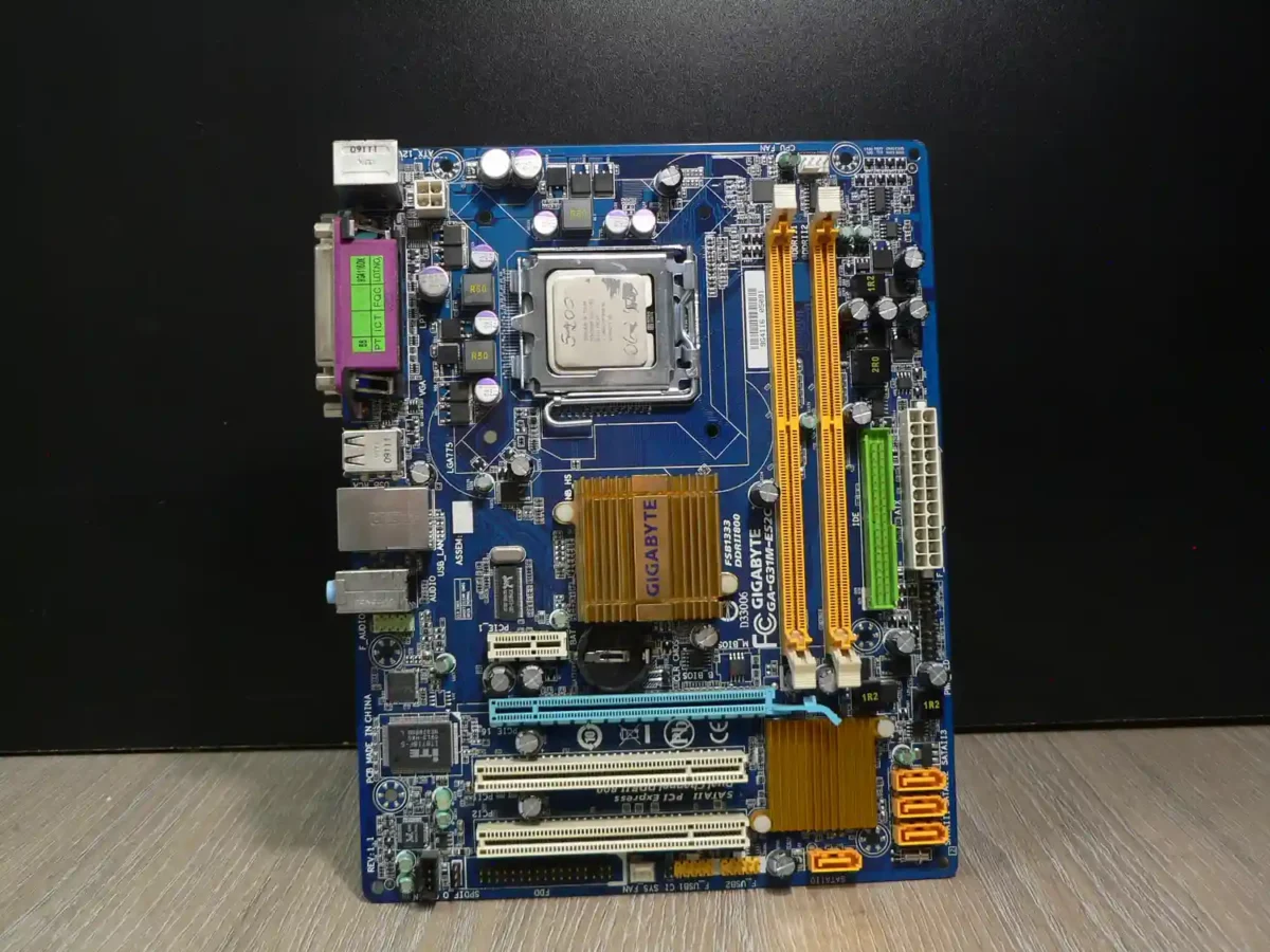 Gigabyte GA-G32M-ES2C LGA775 Alaplap + Intel Pentium E5200 + Hátlap/IO-Shield - Image 3