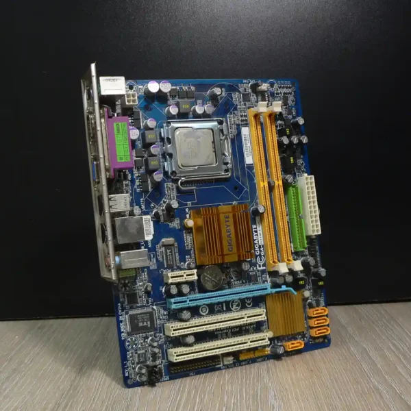 Gigabyte GA-G31M-ES2C LGA775 Alaplap + Intel Pentium Dual-Core E5300 + Hátlap/IO-Shield