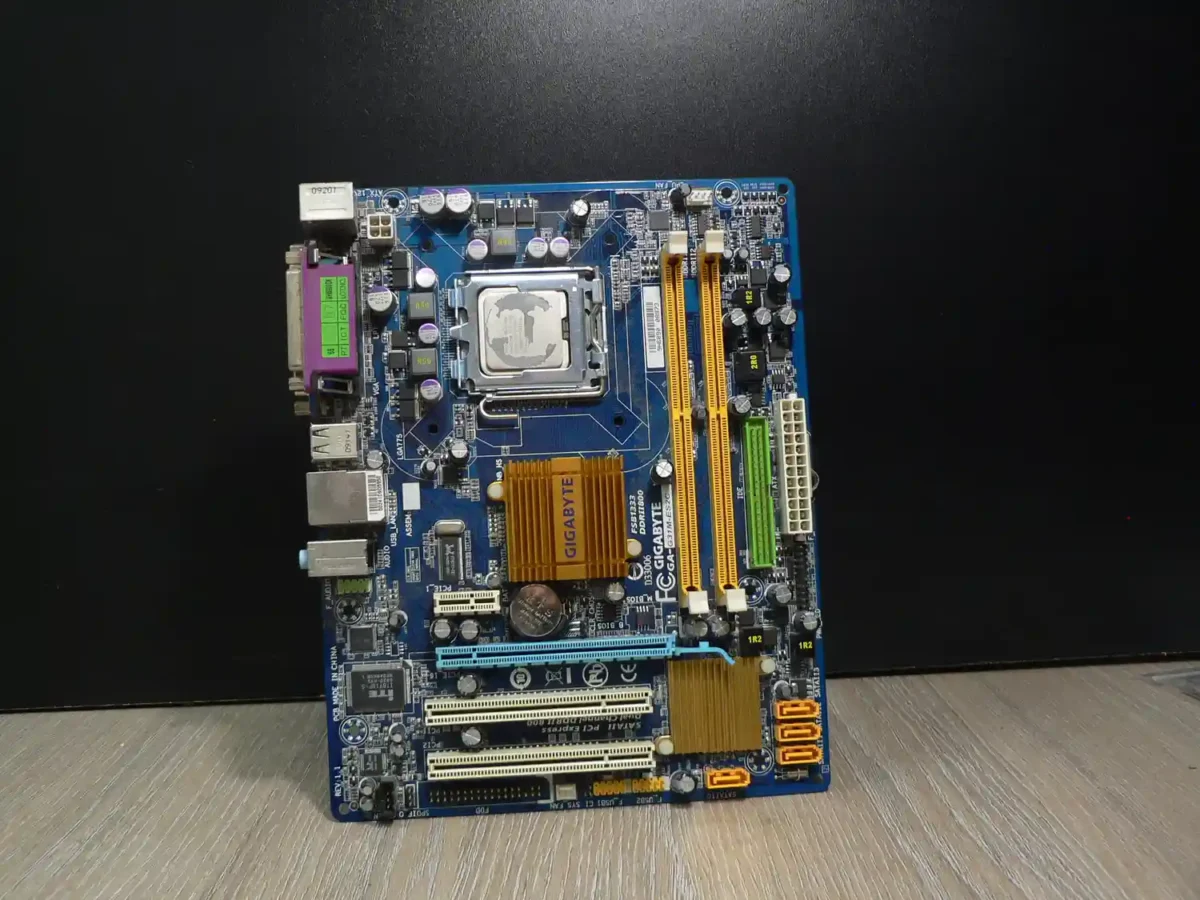 Gigabyte GA-G31M-ES2C LGA775 Alaplap + Intel Pentium Dual-Core E5300 + Hátlap/IO-Shield - Image 3