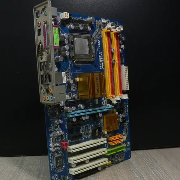 Gigabyte GA-EP31-DS3L LGA775 Alaplap + Intel Pentium E5200 + Hátlap/IO-Shield