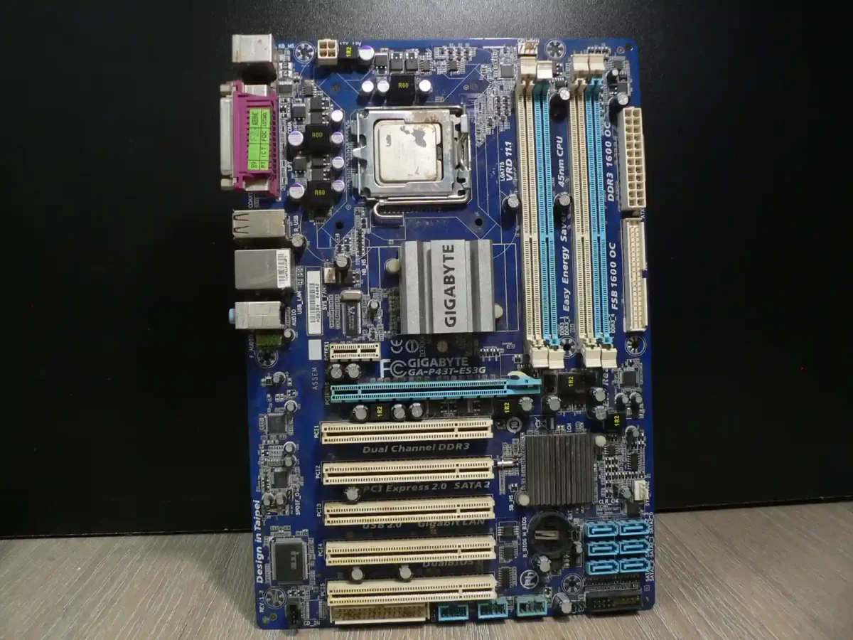 Gigabyte GA-P43T-ES3G LGA775 Alaplap + Intel Pentium E6800 (A- kategória, korrodált processzor lefogató) - Image 3