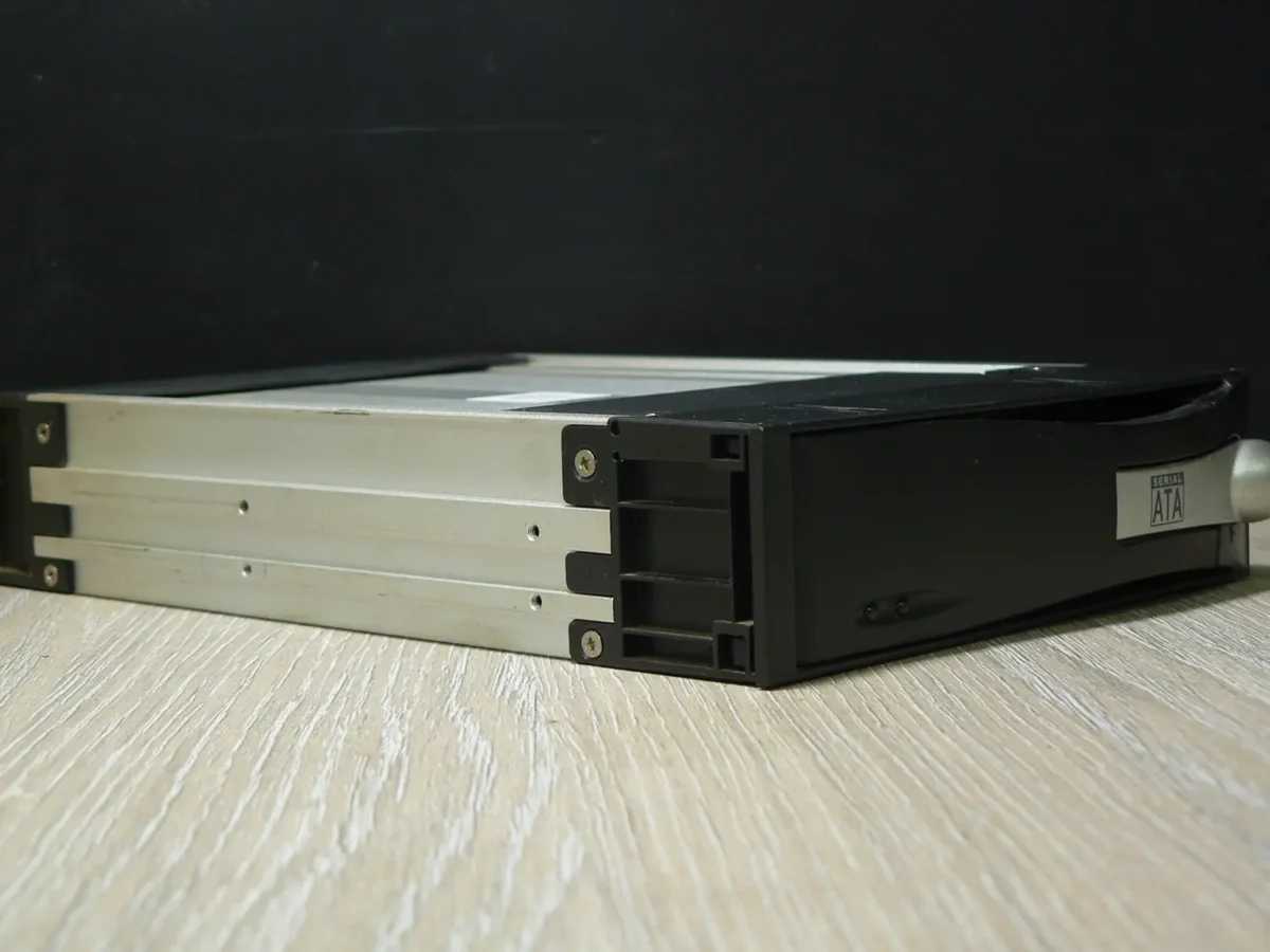 SATA Mobil Rack (Fekete) - Image 1