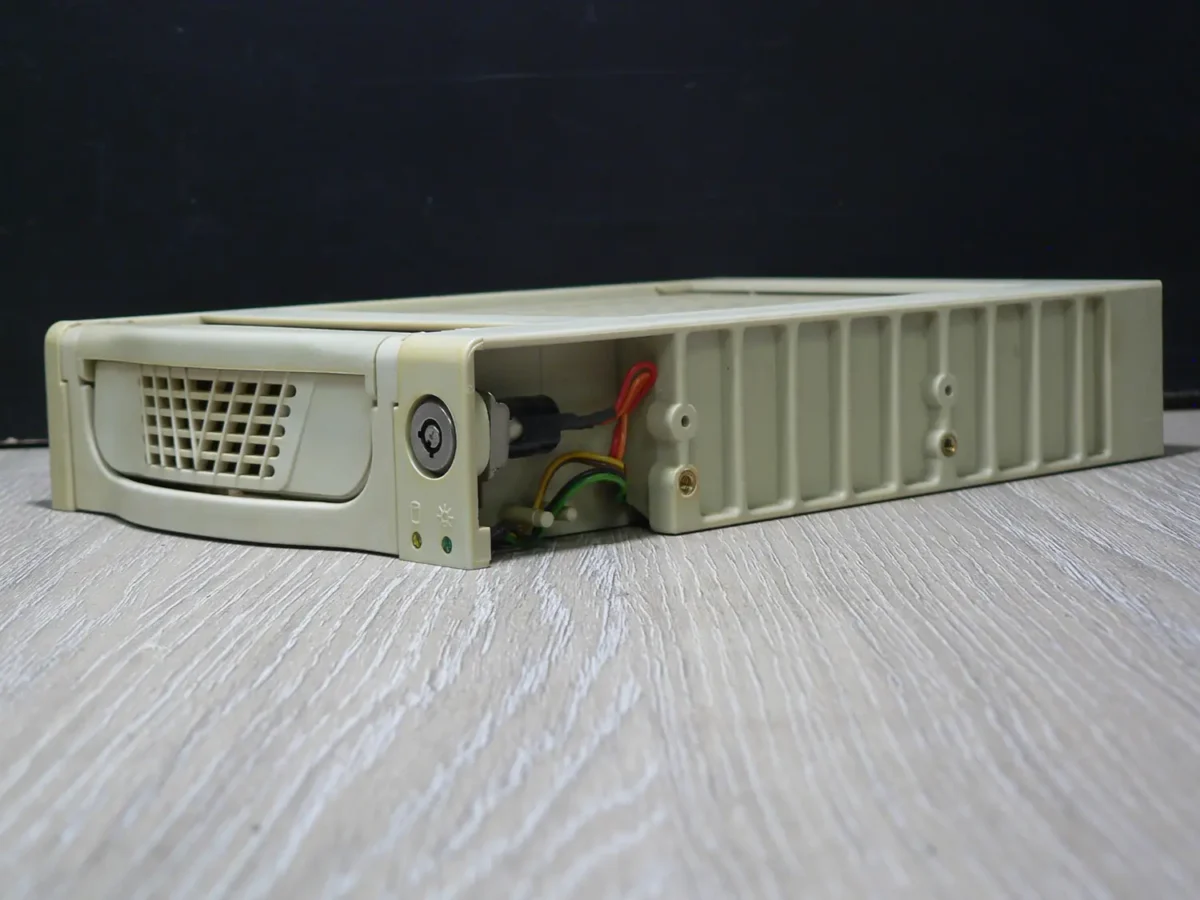 IDE Mobil Rack (Kulcsos) - Image 3