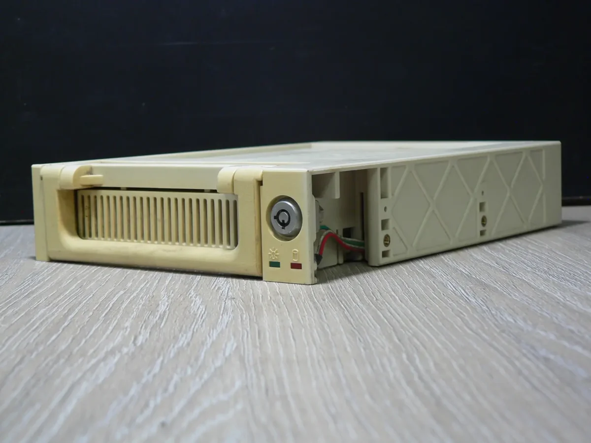 IDE Mobil Rack (Kulcsos) - Image 3