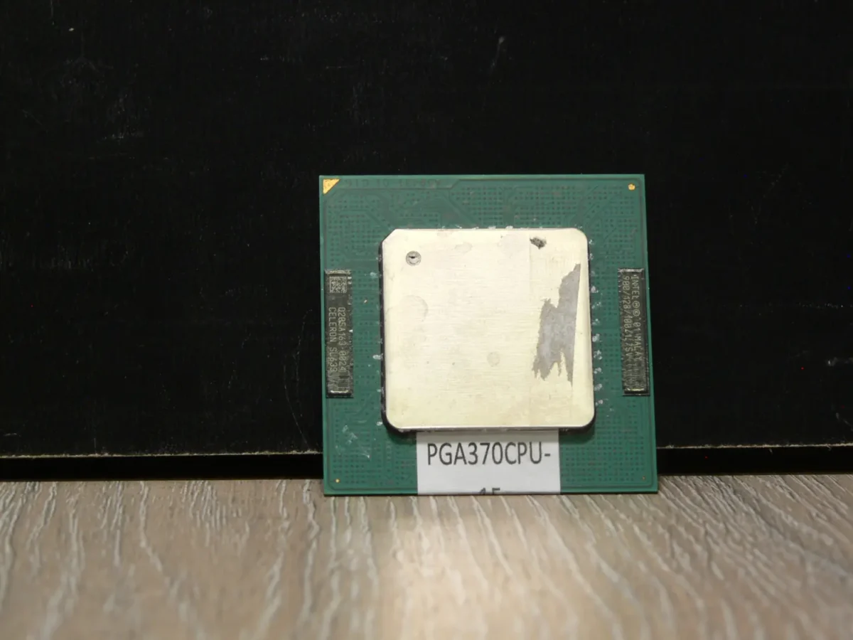 PGA370CPU-15-1 Intel Celeron 900 SL633 Socket 370 Coppermin Processzor - Image 1
