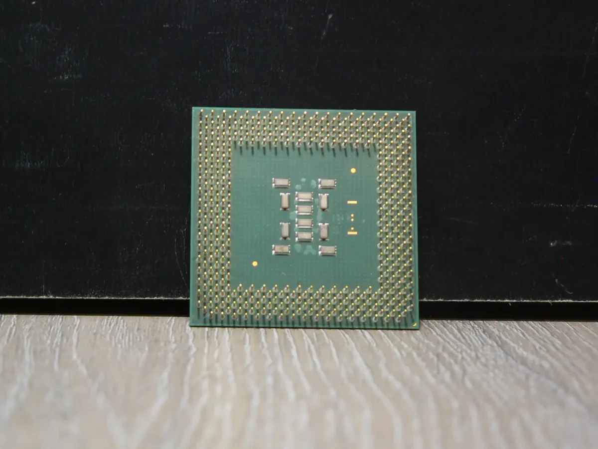 Intel Pentium 667 SL3XW Socket 370 Coppermine Processzor - Image 2