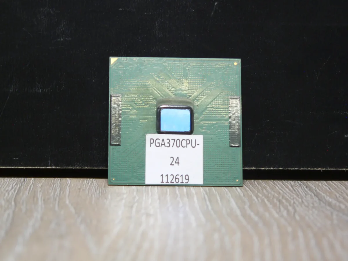PGA370CPU-24-1 Intel Celeron 900 SL5WY Socket 370 Coppermine Processzor - Image 1