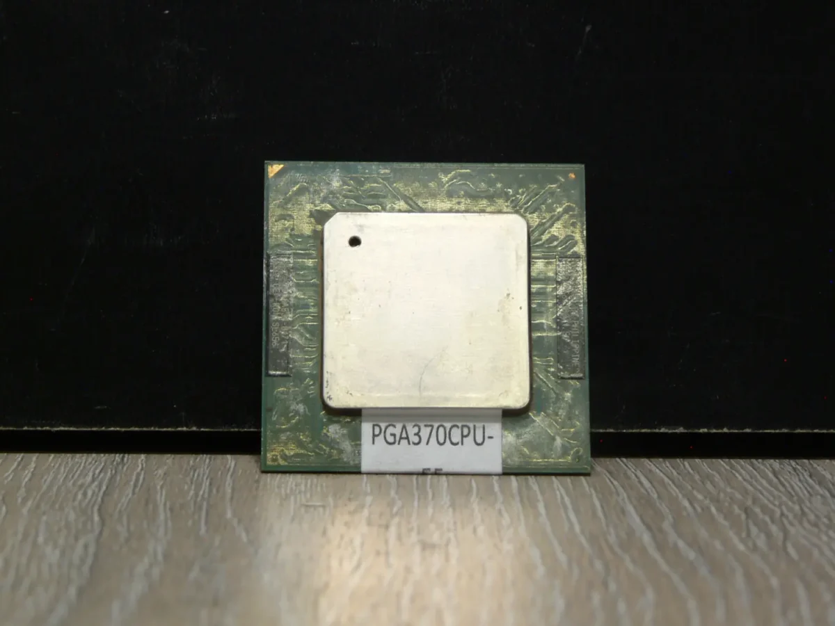 Intel Celeron 1200 SL656 Socket 370 Tualatin Processzor - Image 1