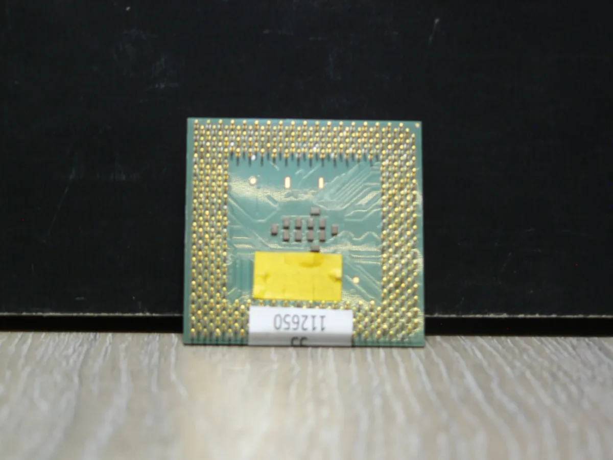Intel Celeron 1200 SL656 Socket 370 Tualatin Processzor - Image 2
