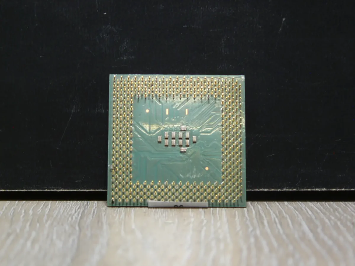 Intel Celeron 1200 SL656 Socket 370 Tualatin Processzor - Image 2