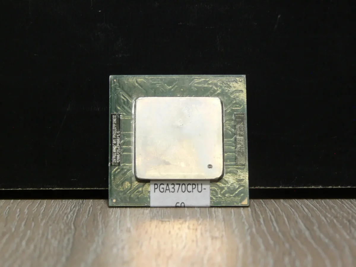 Intel Celeron 1200 SL6C8 Socket 370 Tualatin Processzor - Image 1