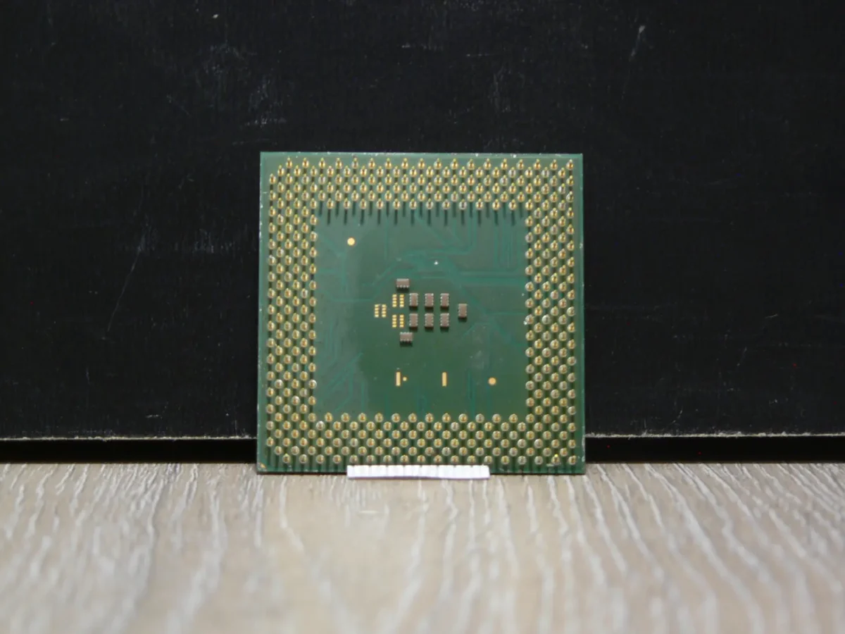 Intel Celeron 1200 SL6C8 Socket 370 Tualatin Processzor - Image 2