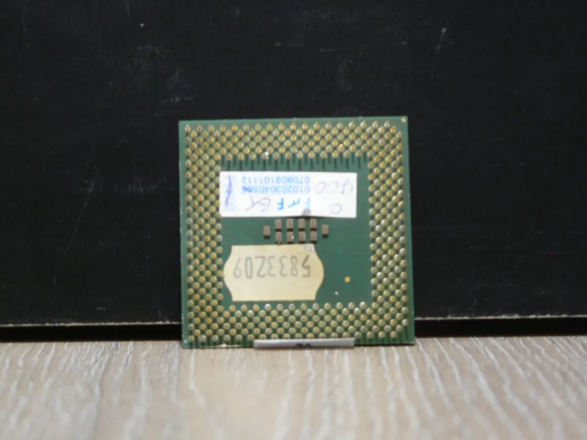 Intel Celeron 1200 SL5XS Socket 370 Tualatin Processzor - Image 2