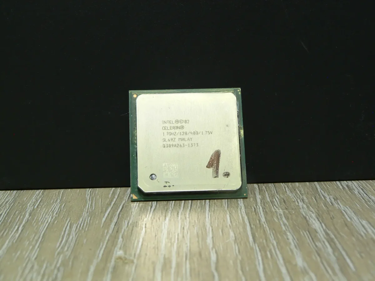 S478CPU-1-1 Intel Celeron 1,7GHz/128/400/1,75V SL69Z Socket 478 Processzor - Image 1