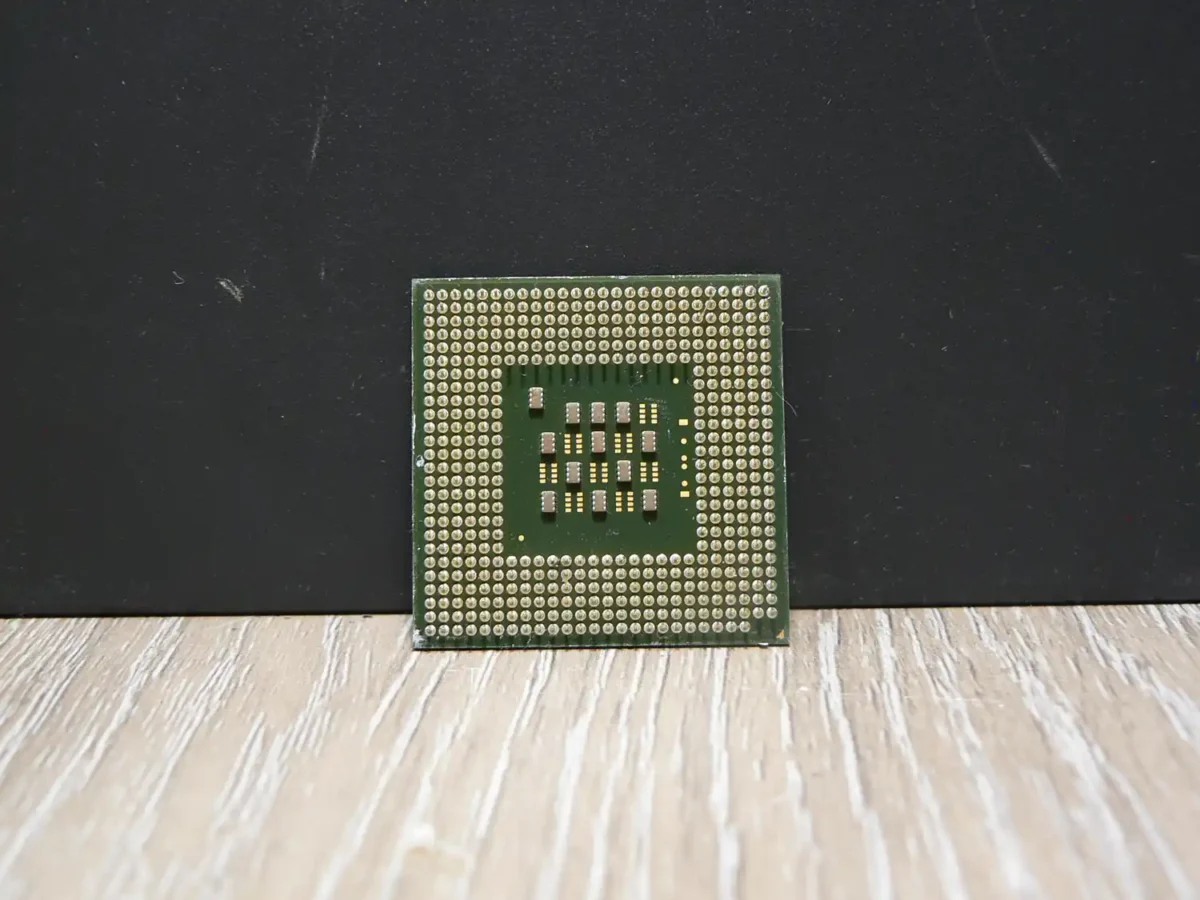 Intel Celeron 2,2GHz/128/400 SL6RW Socket 478 Processzor - Image 2