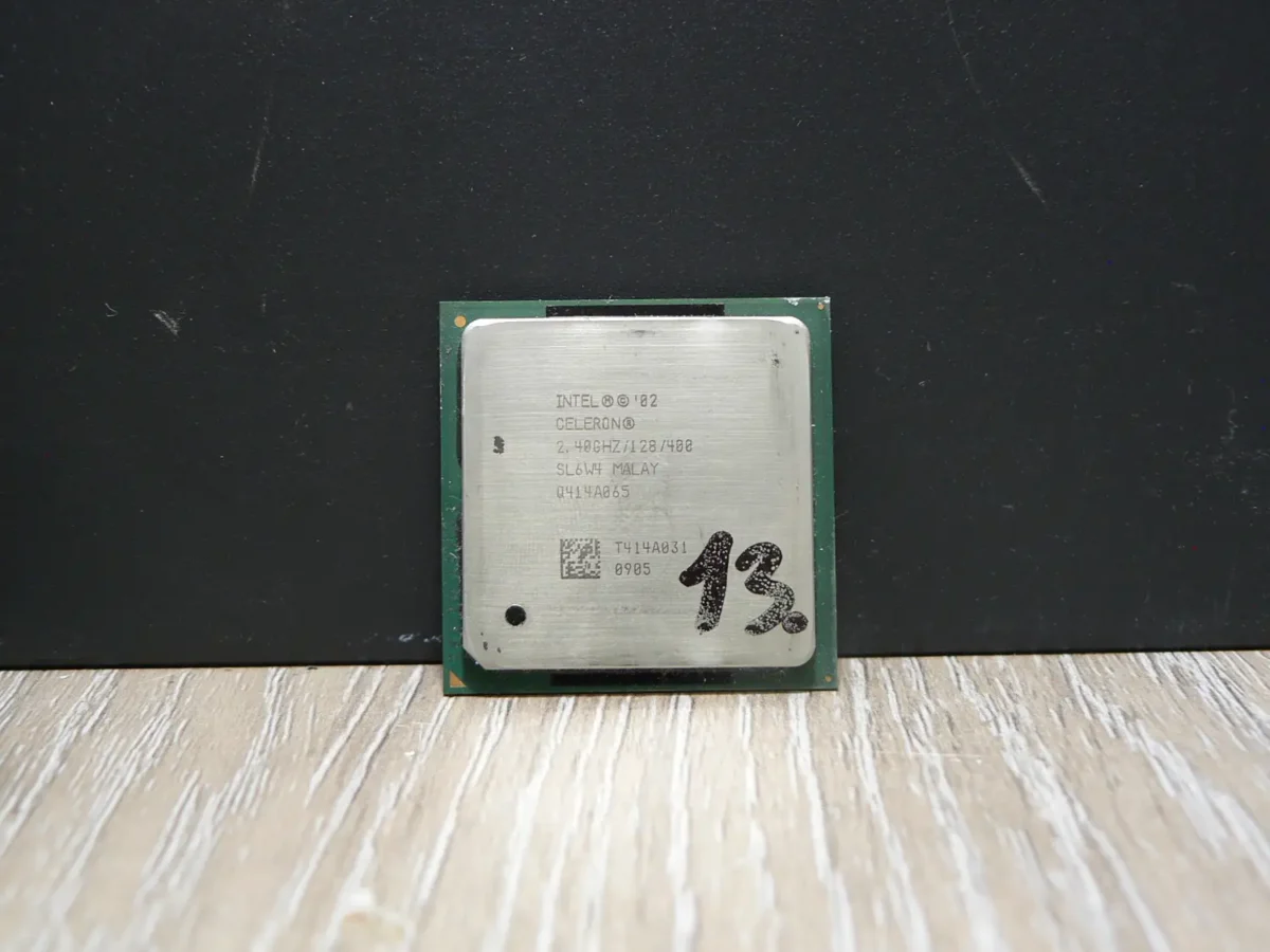 Intel Celeron 2,4GHz/128/400 SL6W4 Socket 478 Processzor - Image 1