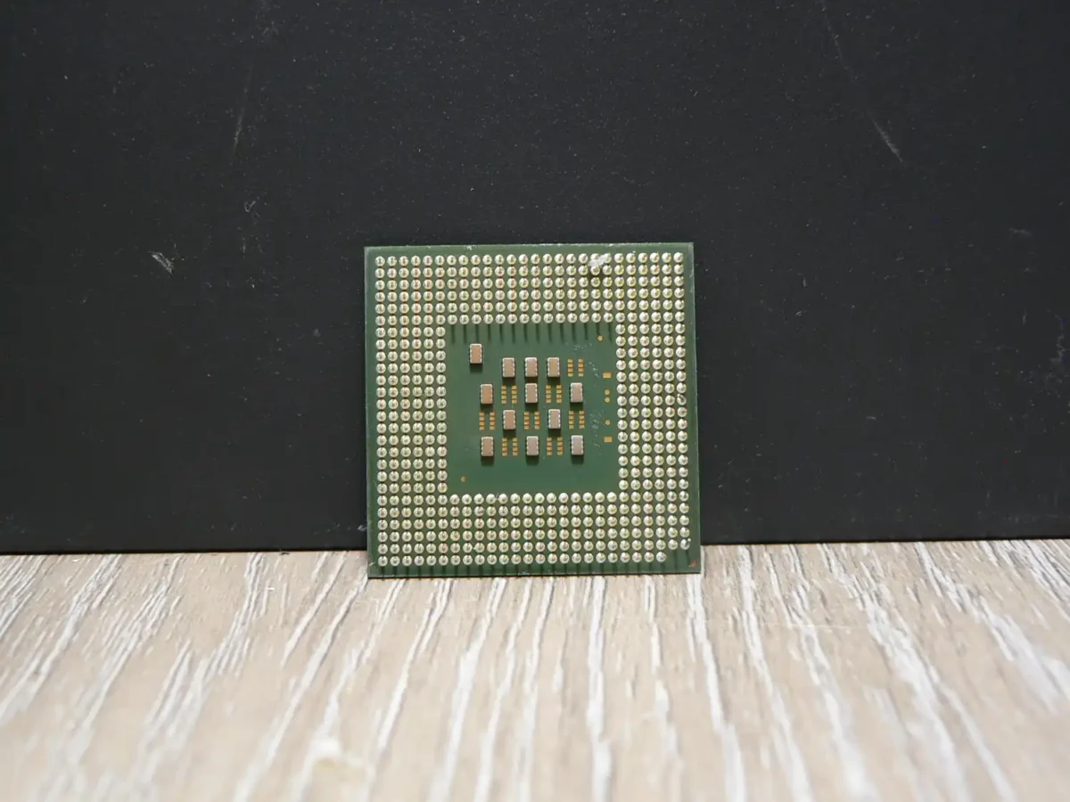 Intel Celeron 2,4GHz/128/400 SL6W4 Socket 478 Processzor - Image 2