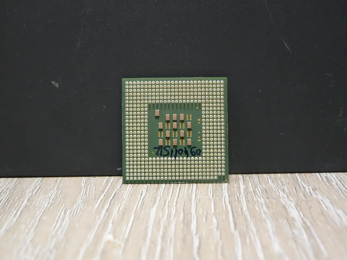 Intel Celeron 2,4GHz/128/400 SL6XG Socket 478 Processzor - Image 2