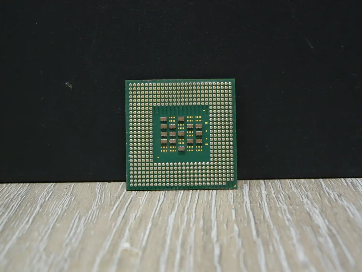Intel Pentium 2,4GHz/512/400 SL65R Socket 478 Processzor - Image 2