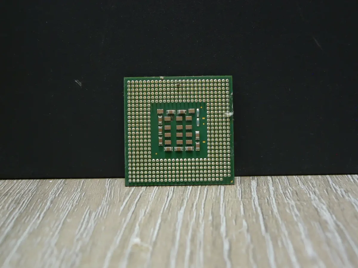 Intel Celeron D 2,40GHz/256/533 SL7C4 Socket 478 Processzor - Image 2