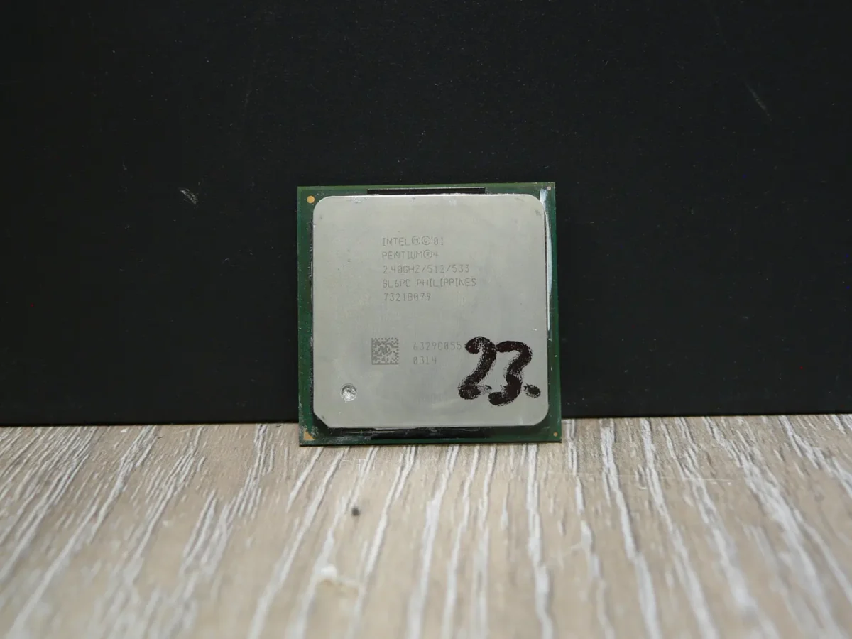Intel Pentium 4 2,40GHz/512/533 SL6PC Socket 478 Processzor - Image 1