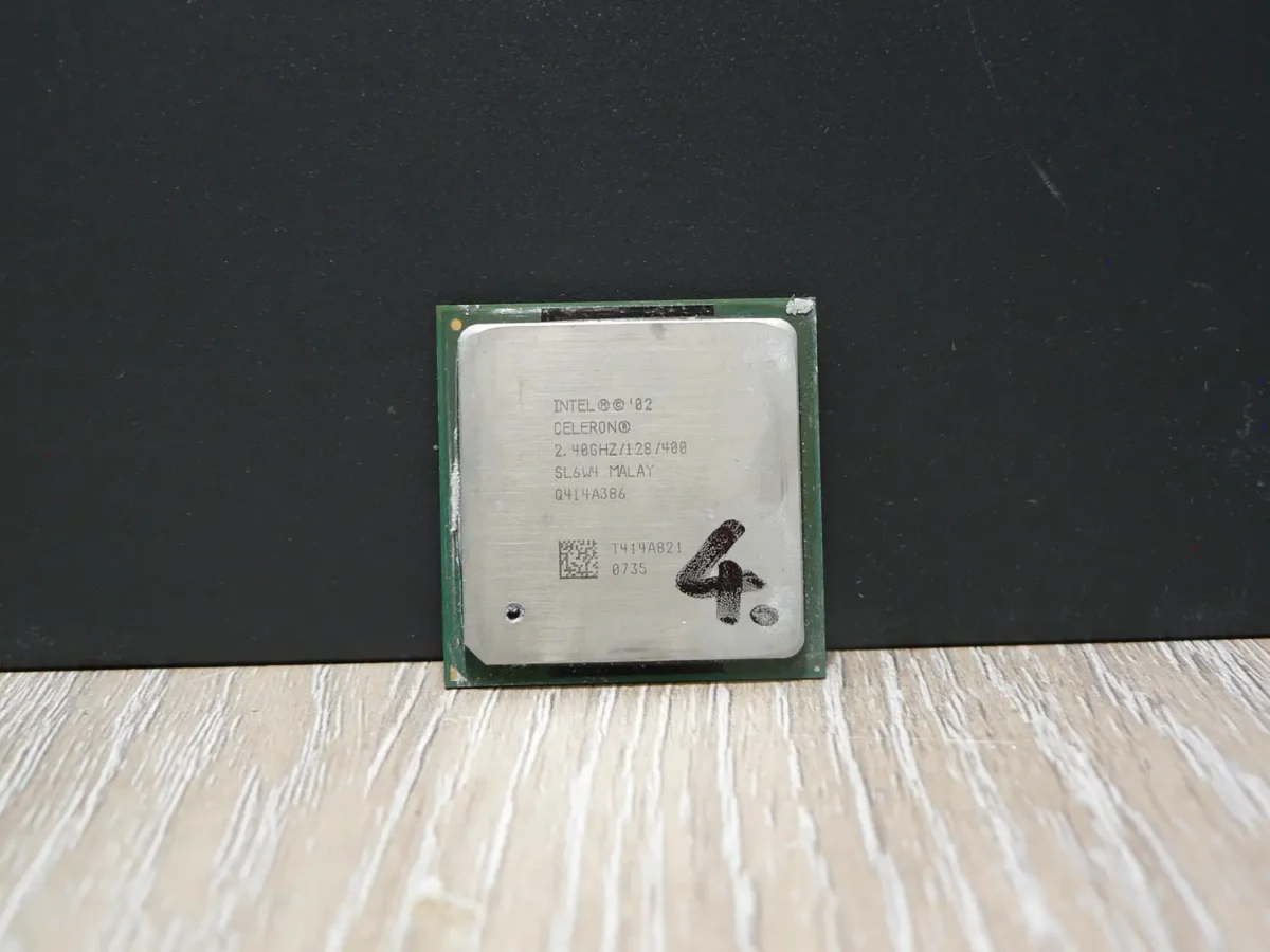 Intel Celeron 2,4GHz/128/400 SL6W4 Socket 478 Processzor - Image 1