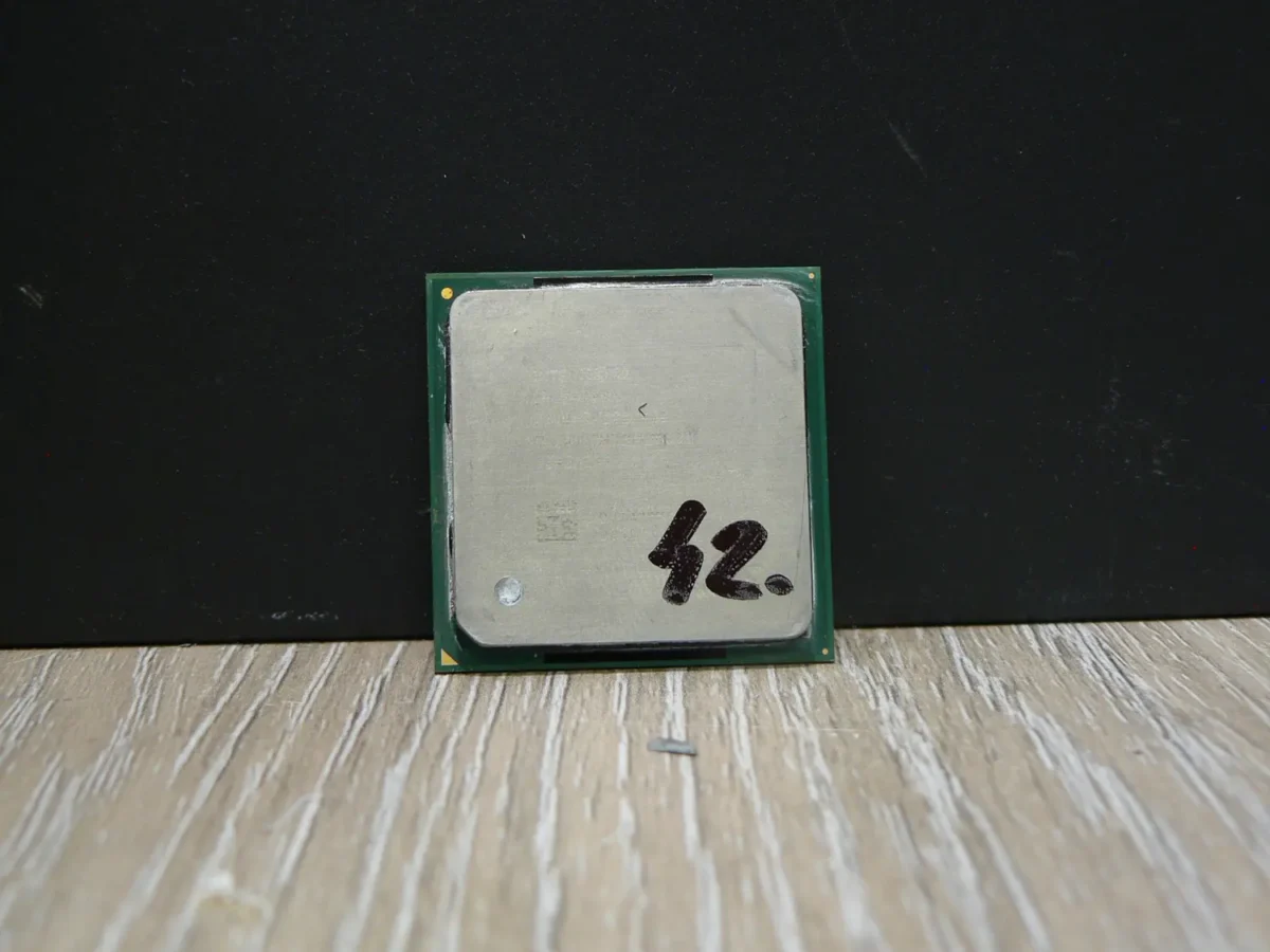 Intel Celeron 2,4GHz/128/400 SL6W4 Socket 478 Processzor - Image 1
