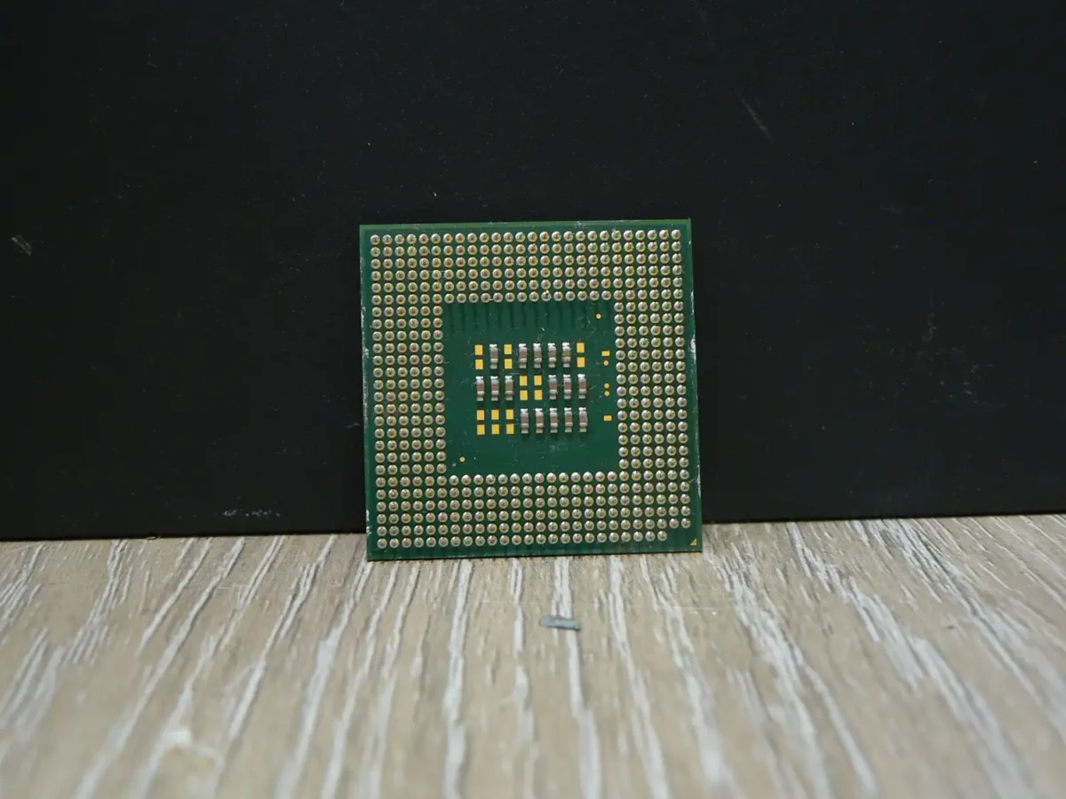Intel Celeron 2,4GHz/128/400 SL6W4 Socket 478 Processzor - Image 2