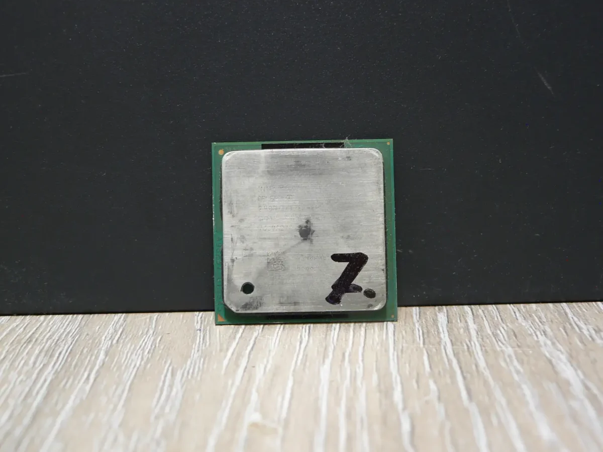 S478CPU-7-1 Intel Celeron 2,4GHz/128/400 SL6W4 Socket 478 Processzor - Image 1