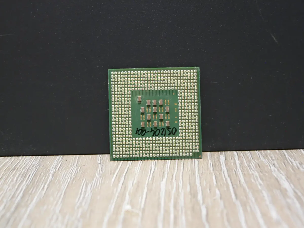 Intel Celeron 2,4GHz/128/400 SL6W4 Socket 478 Processzor - Image 2